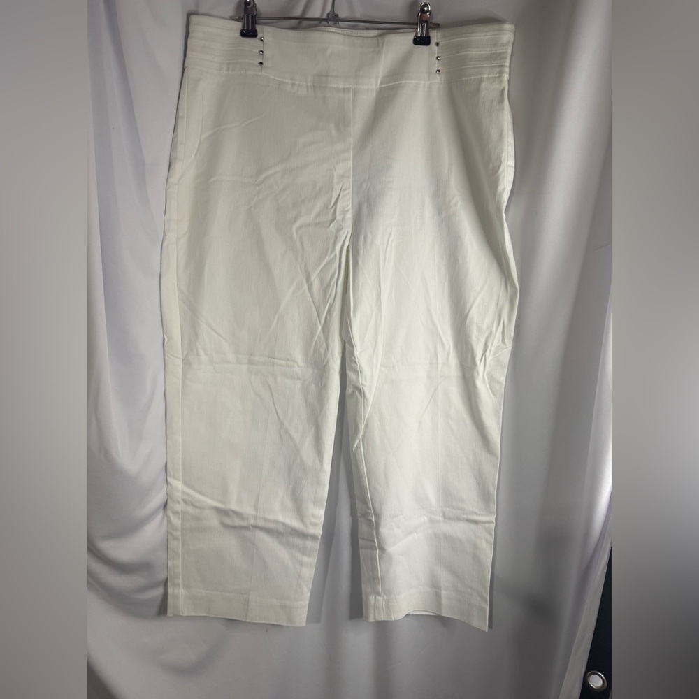 Women's White Capri Pants